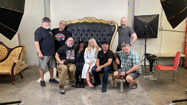 Amelia Rae: Naked Valentine